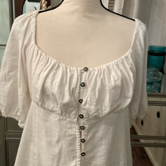 Adorable! Free People, empire waist cotton, button front blouse. Lovely drape. - Picture 3 of 12